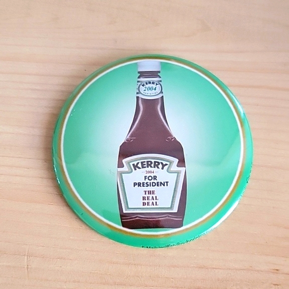 Kerry For President Ketchup Bottle Pinback 2004 - Picture 1 of 2